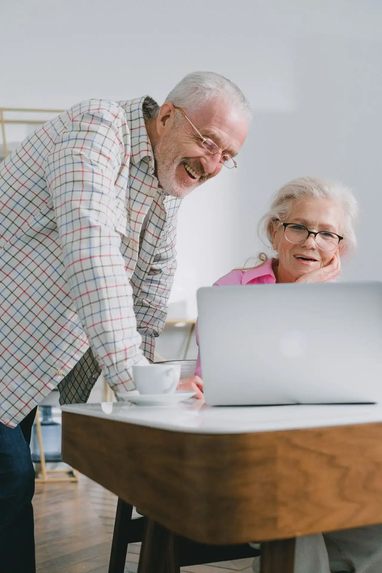 Personne qui prépare sereinement son avenir financier